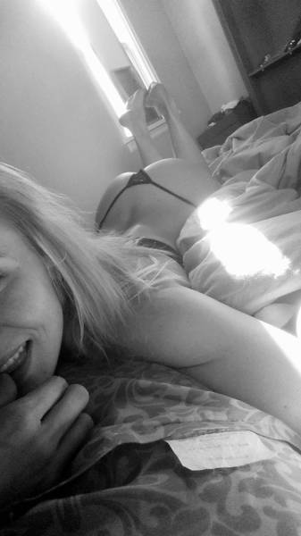 Девушки хвастают своими попами