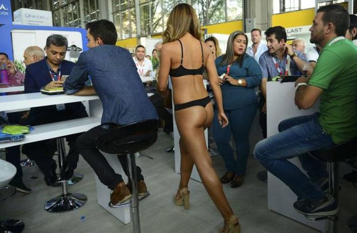 Забавные девушки