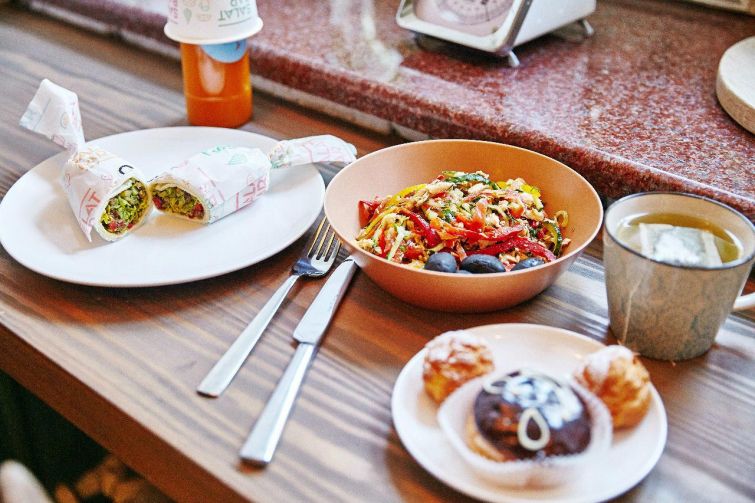 Застольный этикет: 20 дурных манер разных стран мира, которые стоит знать каждому