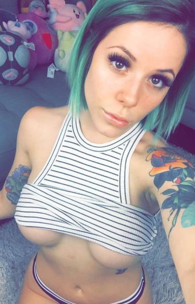 Девушки делятся полуоткровенными фото