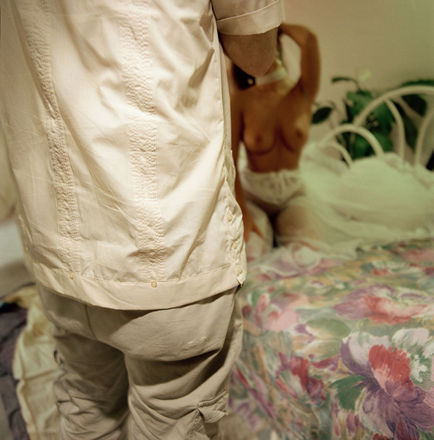 «А ты точно продюсер?»: как заманивают девушек сниматься обнаженными