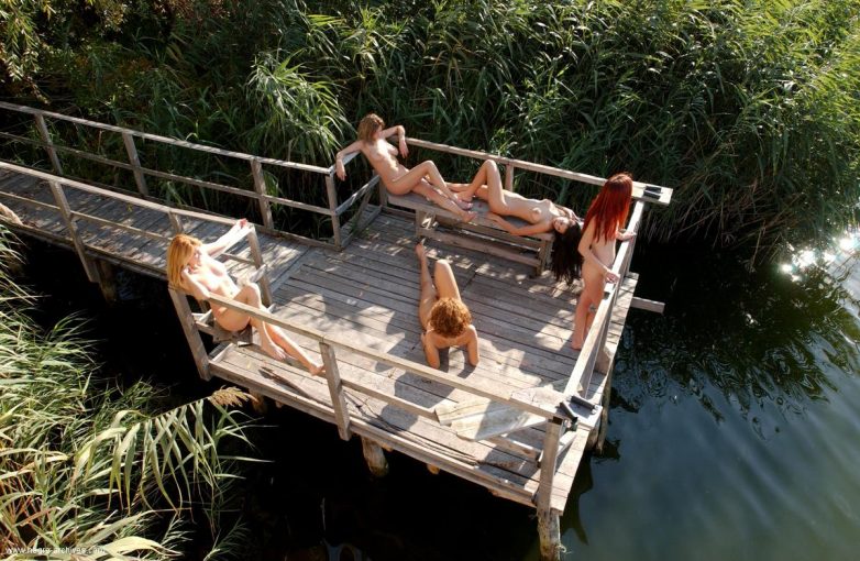 5 красоток на пирсе