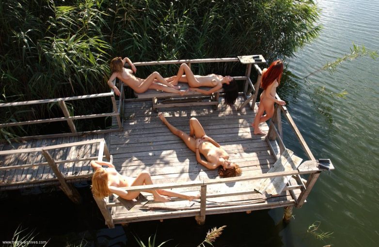 5 красоток на пирсе