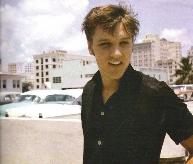 Редкие фото юных знаменитостей