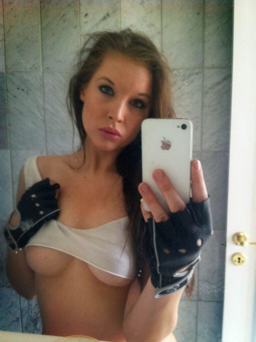 Девушки в зеркале