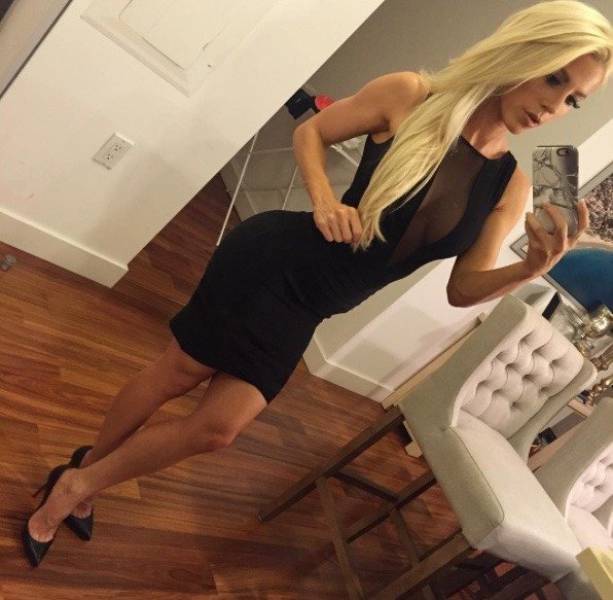 Девушки в сетчатой одежде