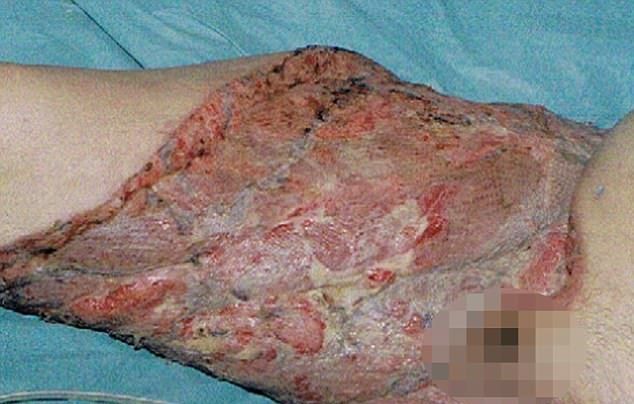 Жуткая реакция женщины на интимную депиляцию