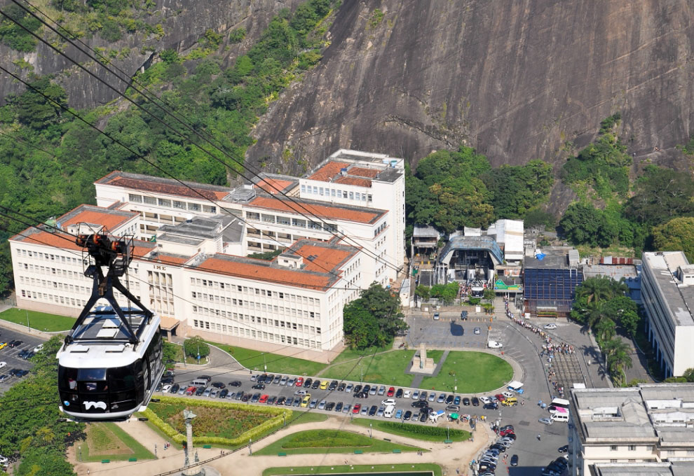 Сахарная Голова и Рио-де-Жанейро с высоты