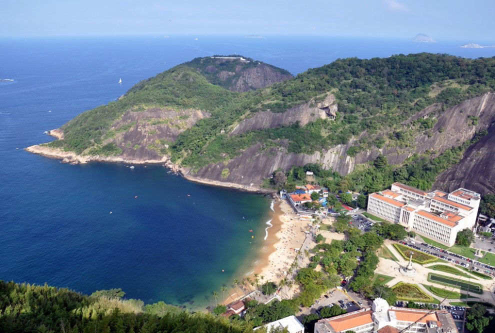 Сахарная Голова и Рио-де-Жанейро с высоты