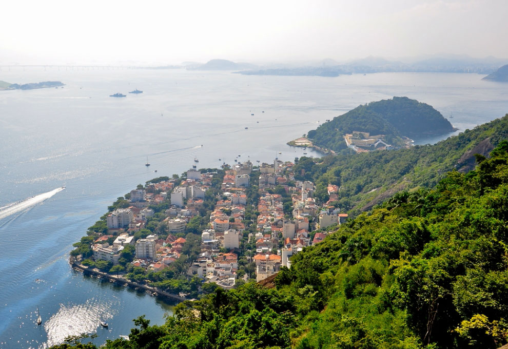 Сахарная Голова и Рио-де-Жанейро с высоты