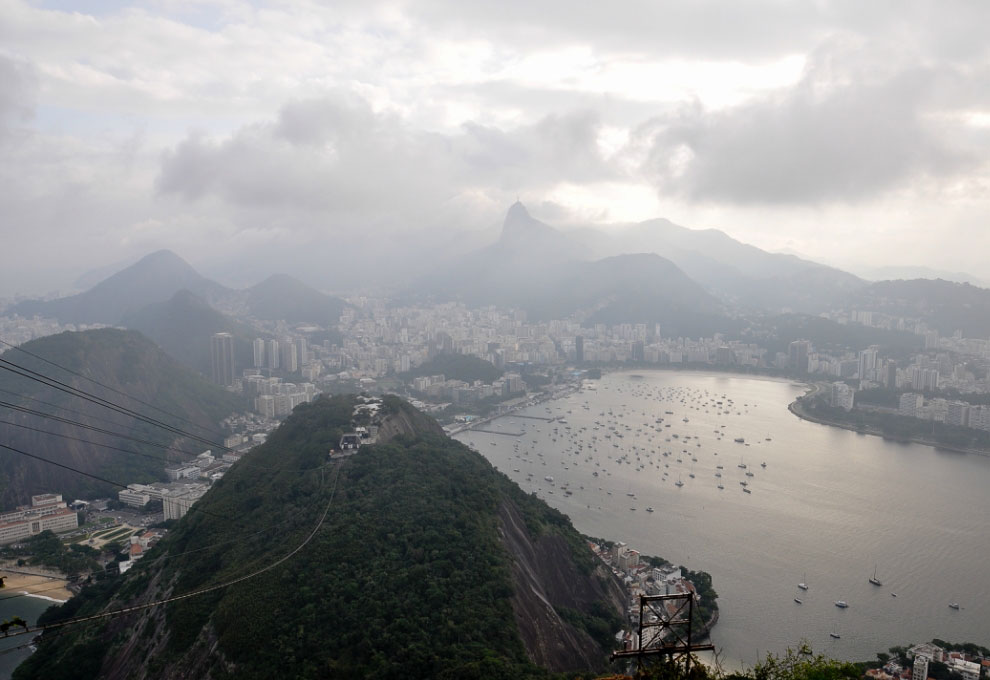 Сахарная Голова и Рио-де-Жанейро с высоты