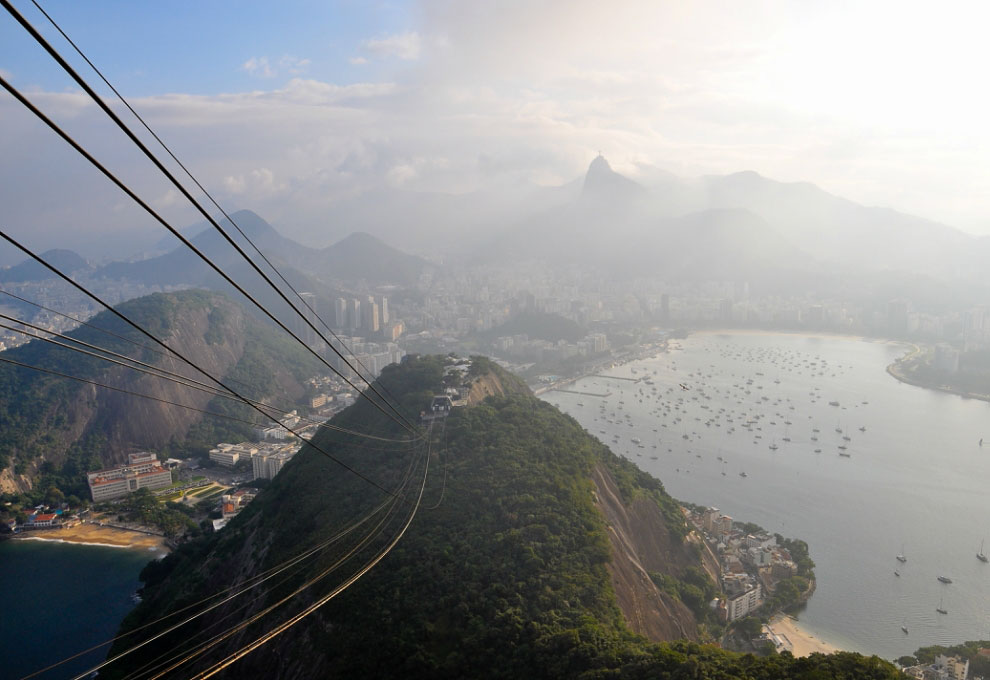 Сахарная Голова и Рио-де-Жанейро с высоты