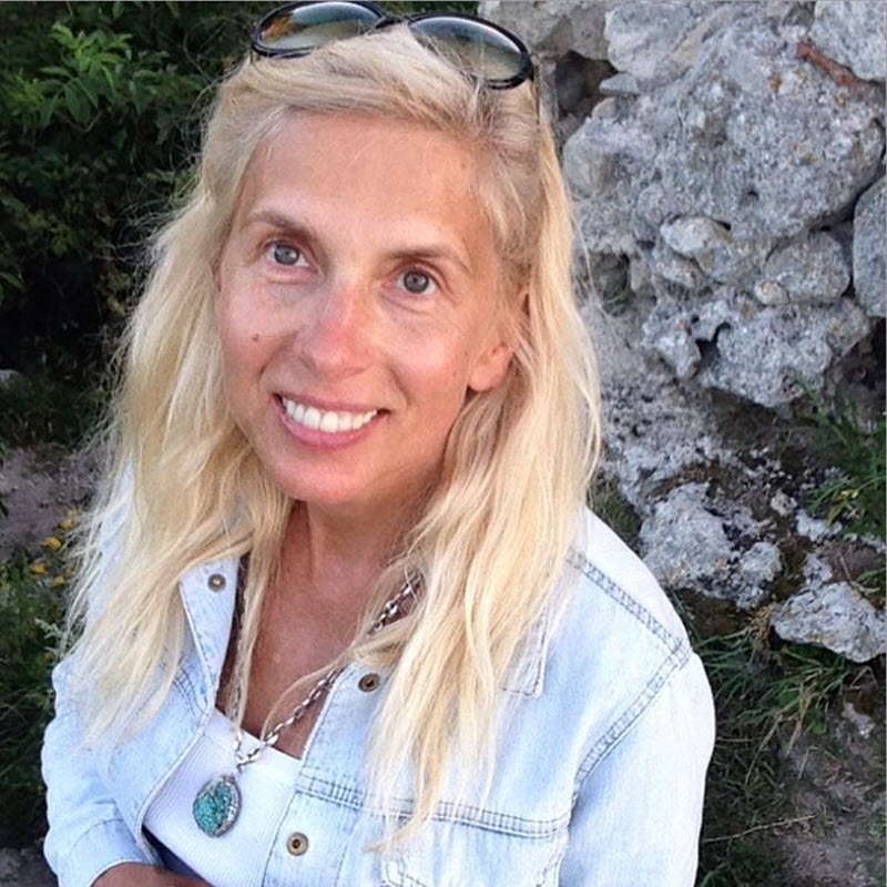 'Богини в бикини'. Пляжные ФОТО известных красавиц от 40 и старше