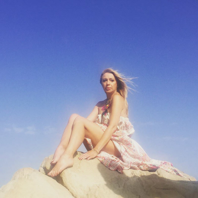 'Богини в бикини'. Пляжные ФОТО известных красавиц от 40 и старше