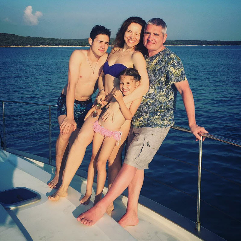 'Богини в бикини'. Пляжные ФОТО известных красавиц от 40 и старше