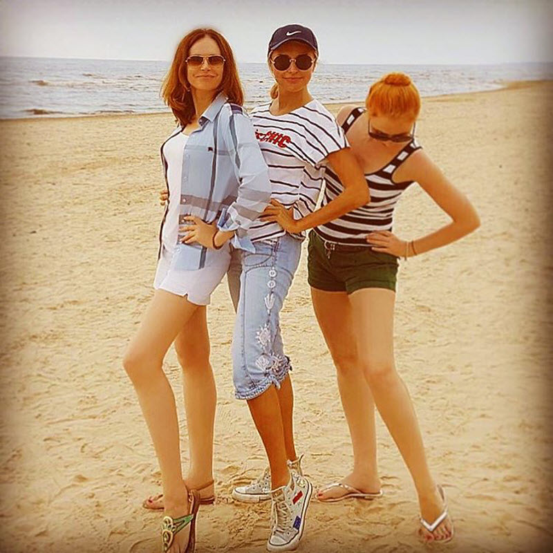 'Богини в бикини'. Пляжные ФОТО известных красавиц от 40 и старше