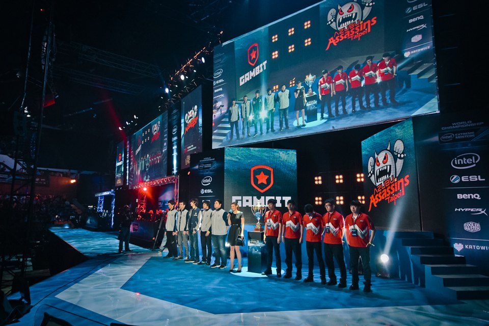 Как зарабатывают профессиональные геймеры (10 фото)