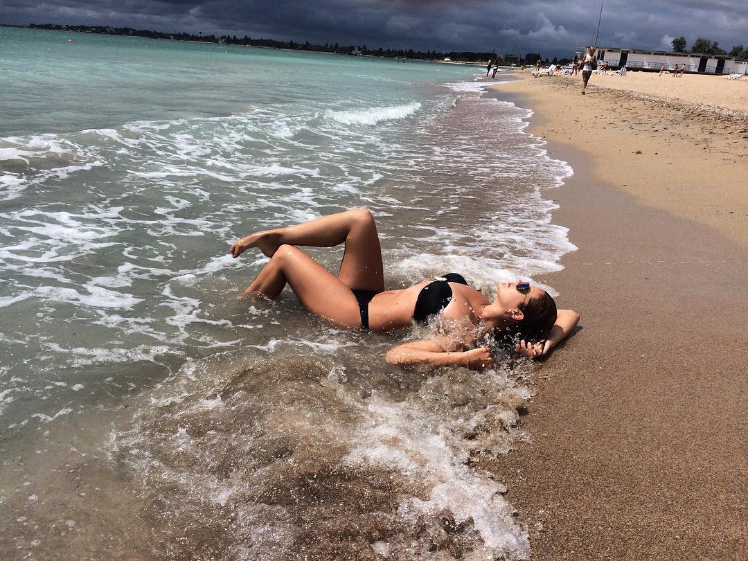 В рейтинг Maxim самых сексуальных женщин России попала модель plus-size — шикарная Евгения Подберёзкина