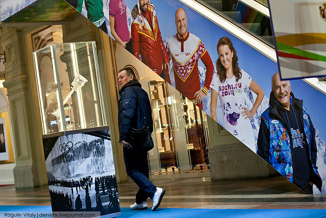 Экскурсия на выставку Олимпийских факелов в ГУМе