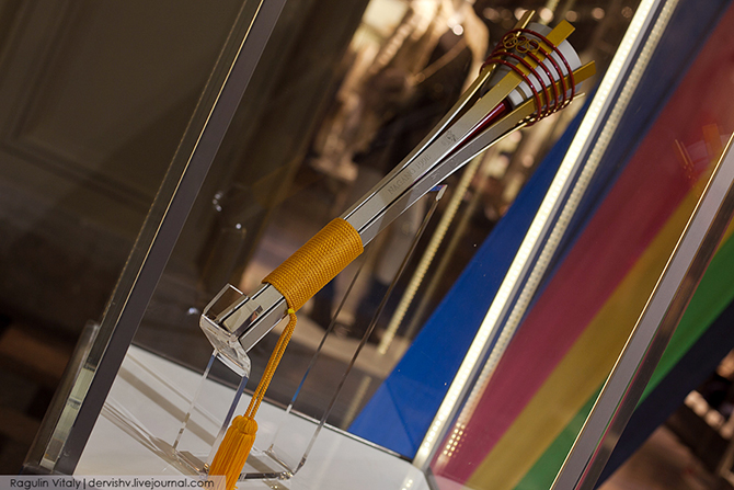 Экскурсия на выставку Олимпийских факелов в ГУМе Экскурсия на выставку Олимпийских факелов в ГУМе