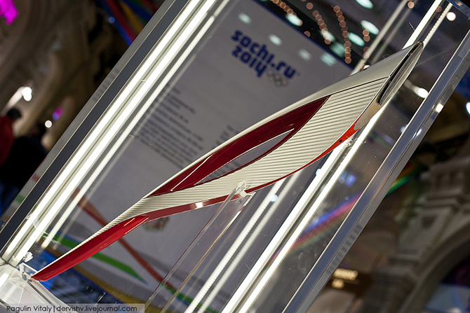 Экскурсия на выставку Олимпийских факелов в ГУМе Экскурсия на выставку Олимпийских факелов в ГУМе