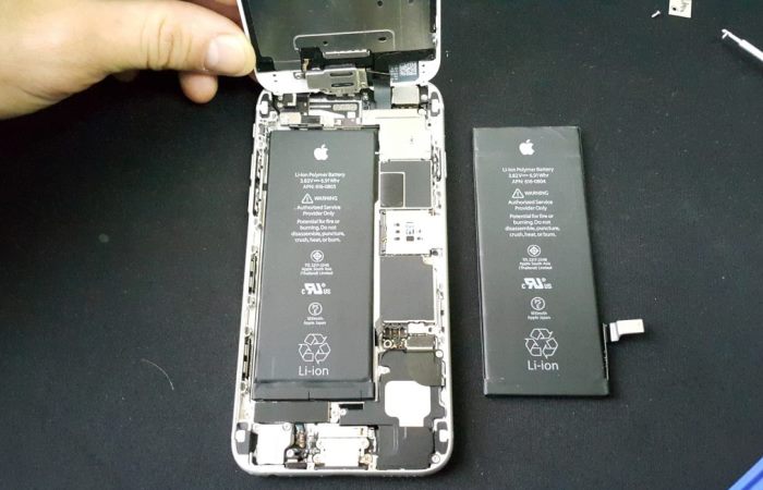 Во всех iPhone 6 и более поздних версиях Apple заменит батарею почти даром