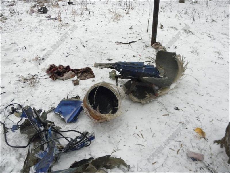 Автомобиль разорвало на части (6 фото)