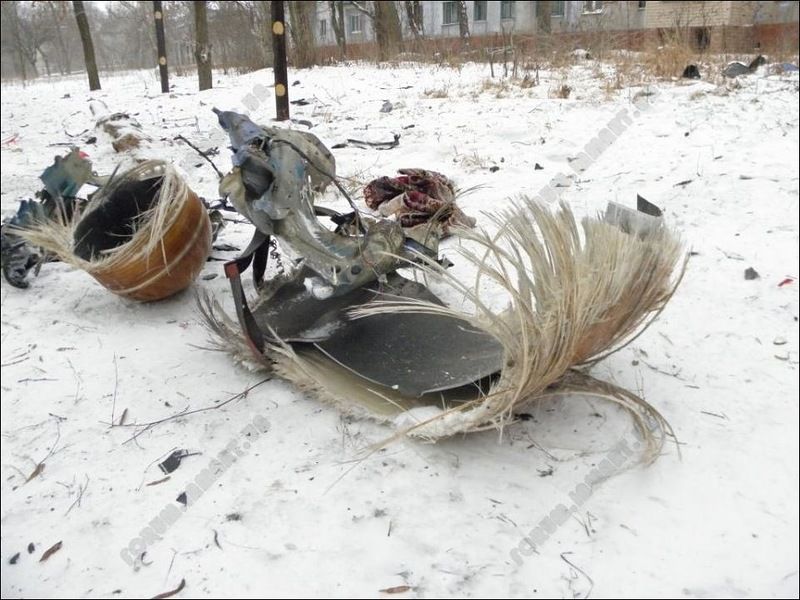 Автомобиль разорвало на части (6 фото)