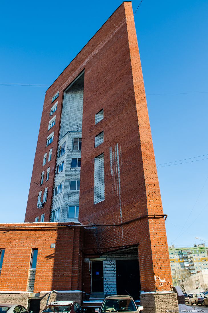 Необычный дом в Новгороде (6 фото)