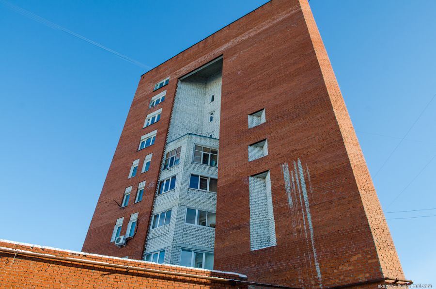 Необычный дом в Новгороде (6 фото)