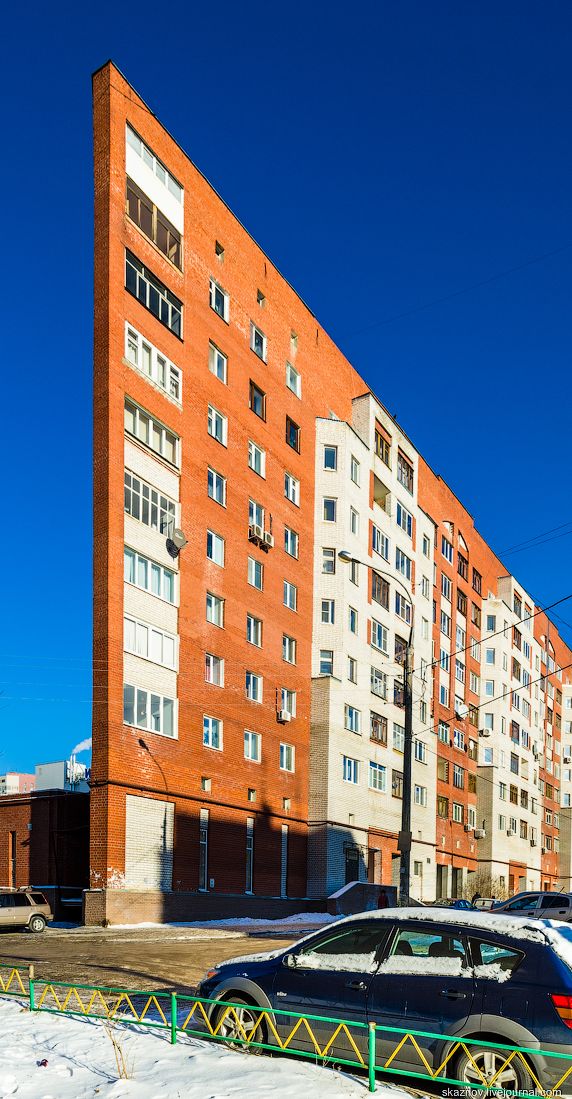 Необычный дом в Новгороде (6 фото)