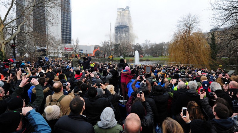 В Германии взорвали 116-метровый небоскреб