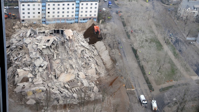 В Германии взорвали 116-метровый небоскреб