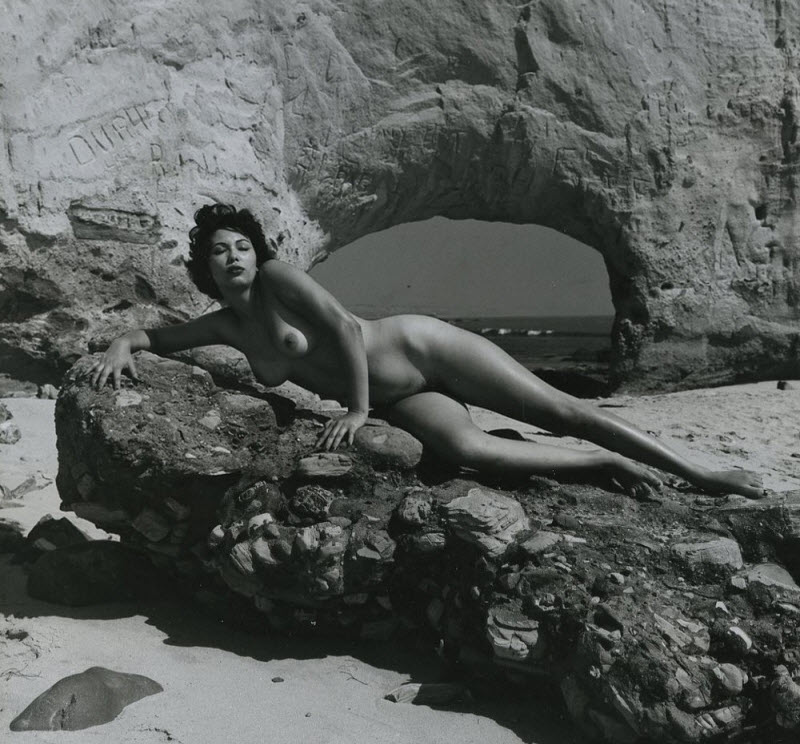 Черно-белая ретро эротика