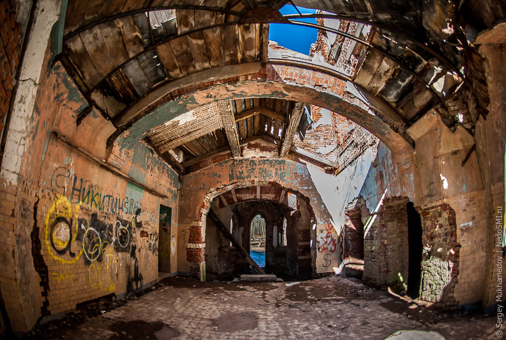 Готический замок во Владимирской области Готический замок во Владимирской области