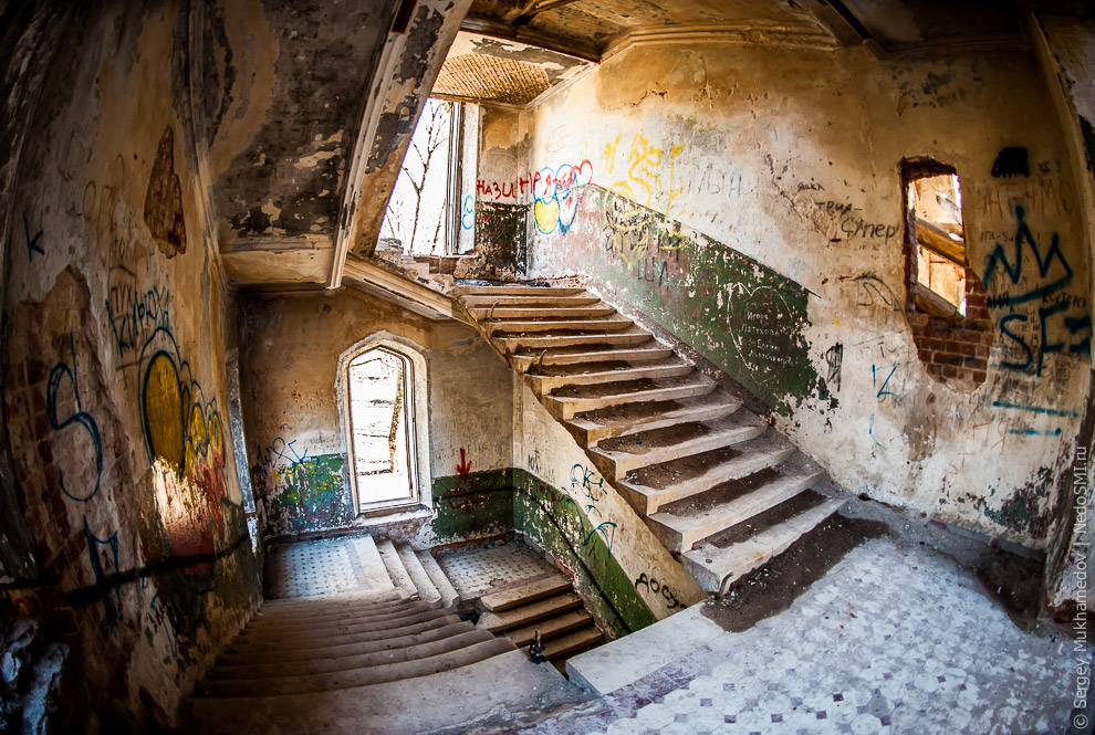 Готический замок во Владимирской области Готический замок во Владимирской области