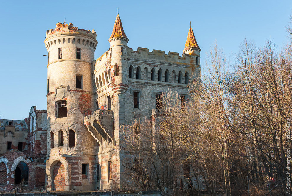 Готический замок во Владимирской области Готический замок во Владимирской области