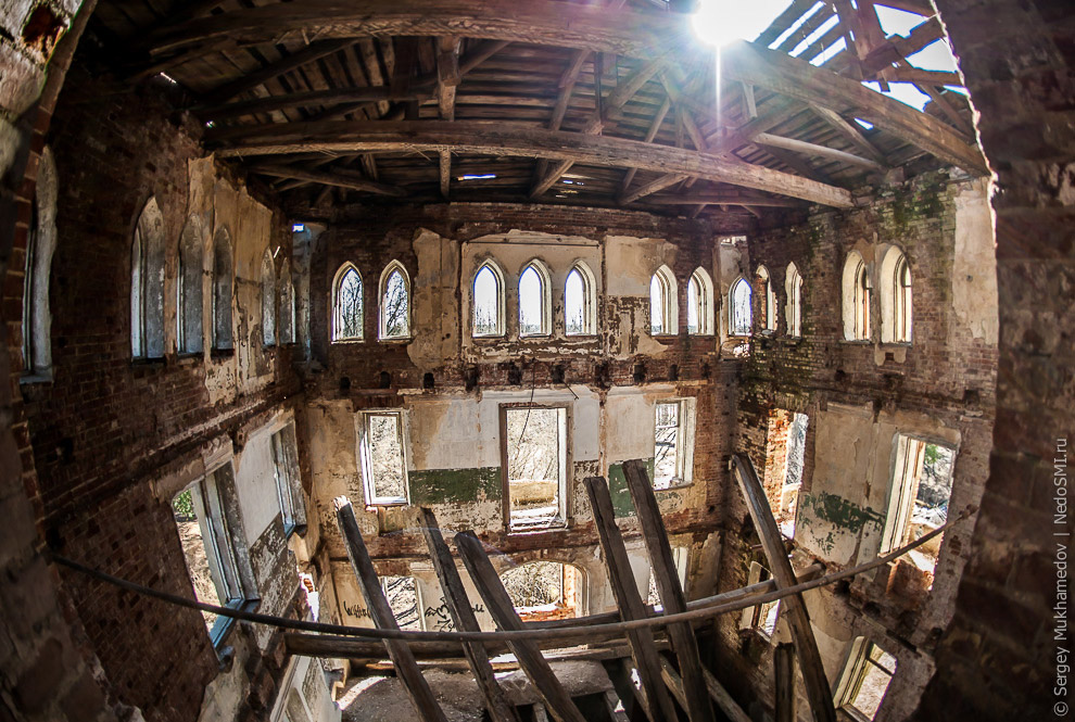 Готический замок во Владимирской области Готический замок во Владимирской области