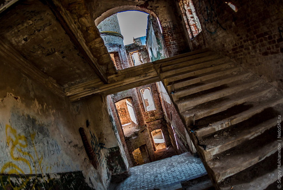 Готический замок во Владимирской области Готический замок во Владимирской области