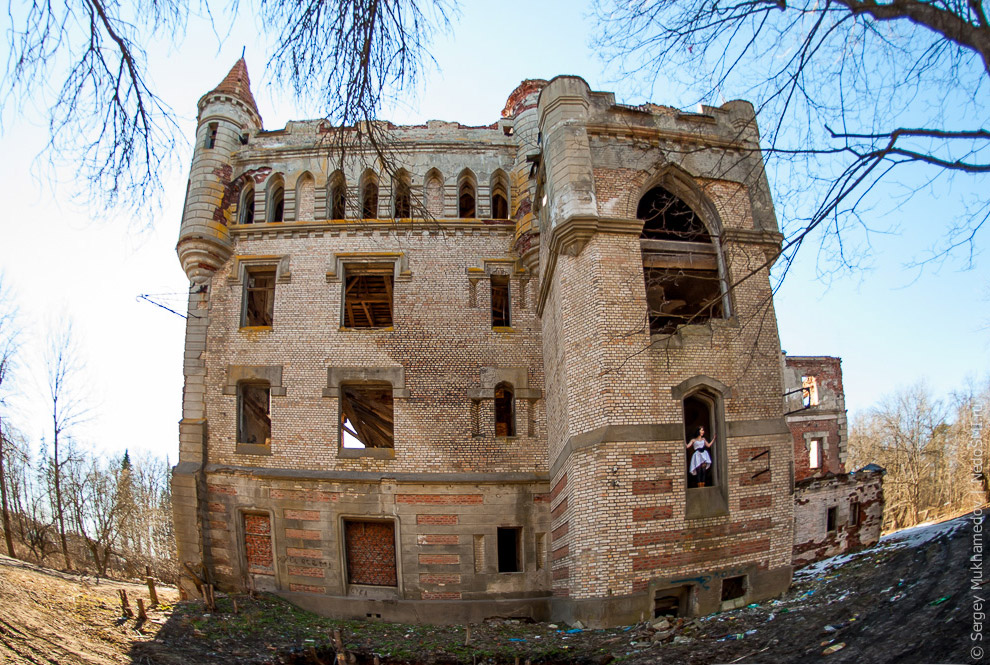Готический замок во Владимирской области Готический замок во Владимирской области
