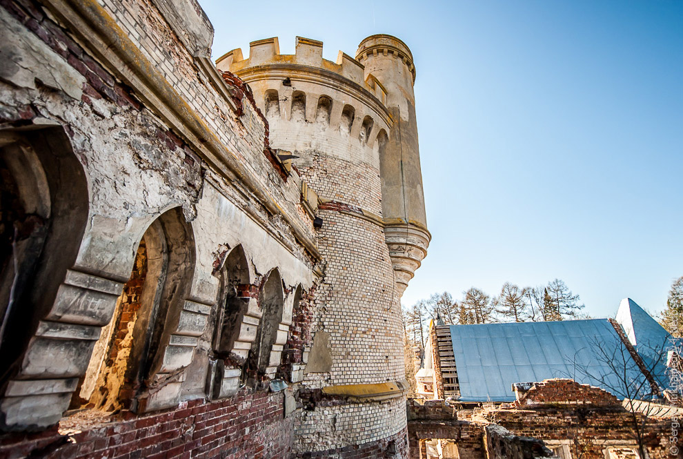 Готический замок во Владимирской области Готический замок во Владимирской области
