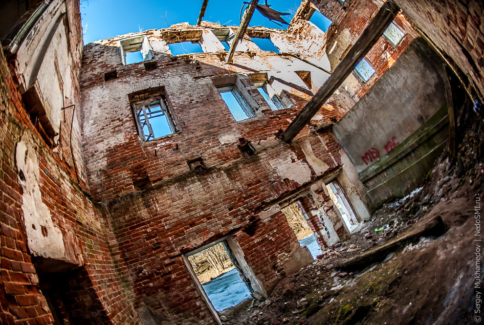 Готический замок во Владимирской области Готический замок во Владимирской области