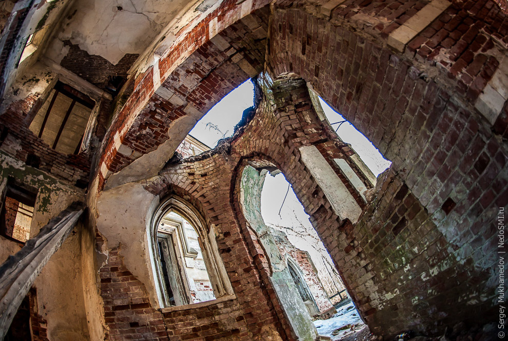 Готический замок во Владимирской области Готический замок во Владимирской области