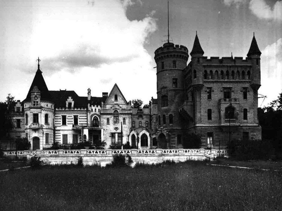 Готический замок во Владимирской области Готический замок во Владимирской области