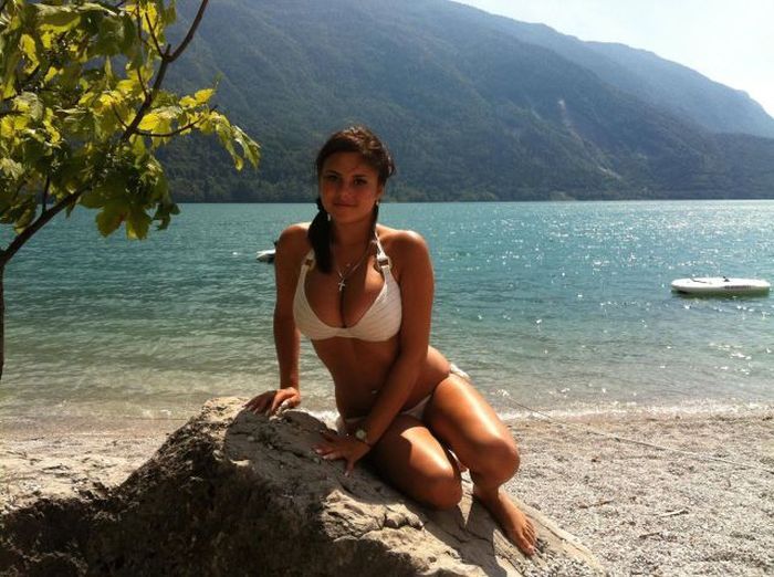 Девушки в бикини