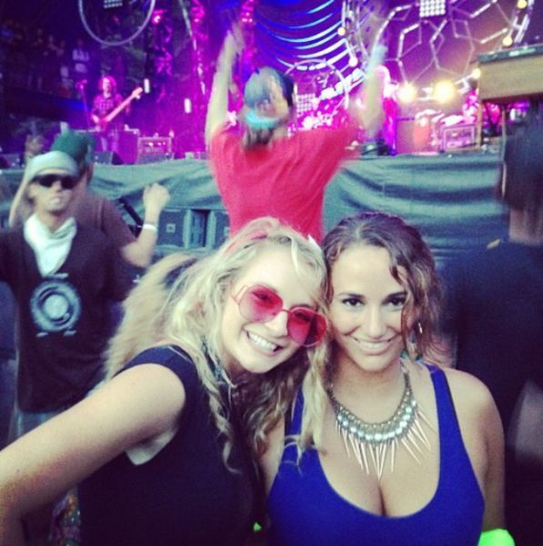 Девушки с рейв феста в Мичигане