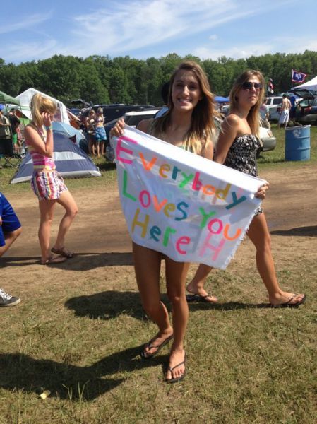 Девушки с рейв феста в Мичигане