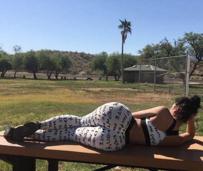 Спортивные девушки в леггинсах