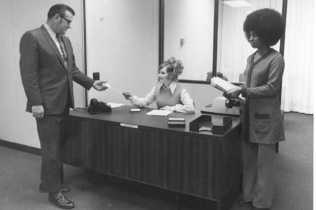 Ретро офисные работницы (60 фото)