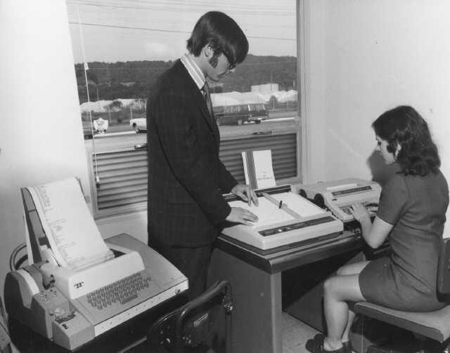 Ретро офисные работницы (60 фото)